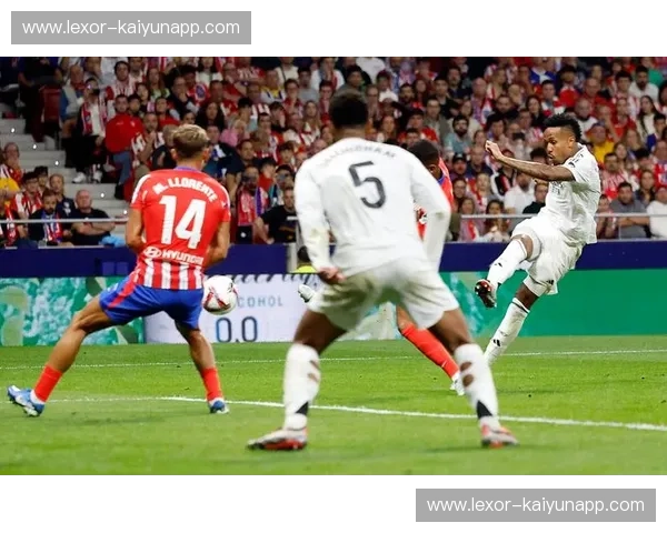 红白铁血对垒纯白荣耀：马德里德比，不止于比分的灵魂博弈